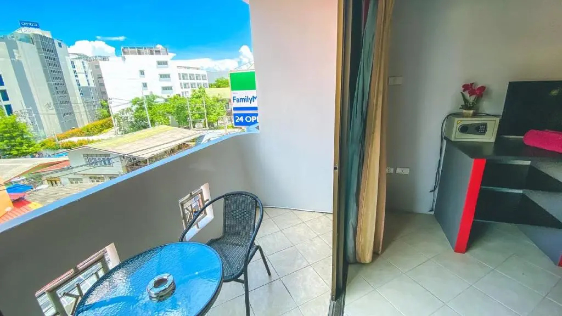 Robin’s Nest Guesthouse & Restaurant