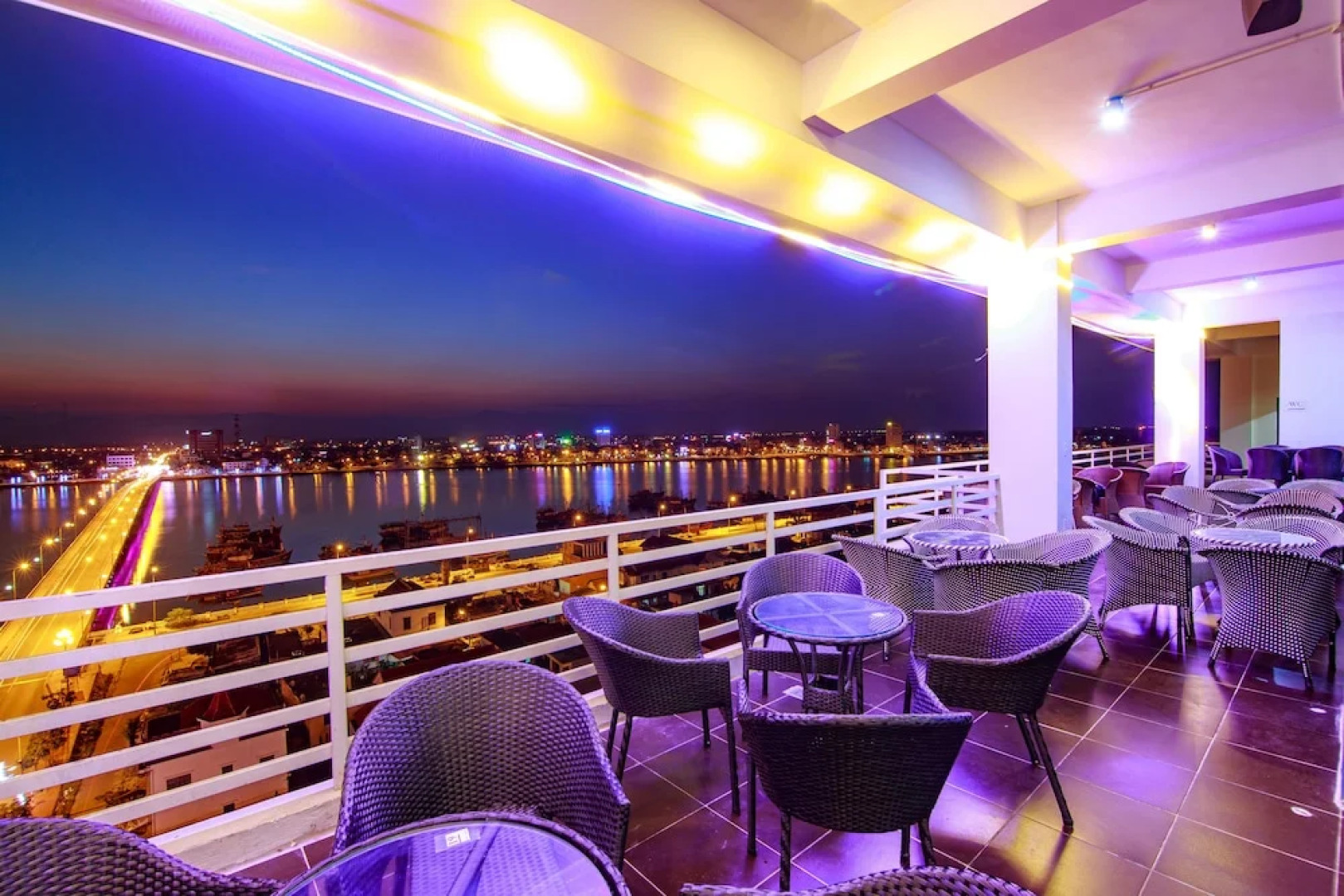 Amanda Quang Binh Hotel