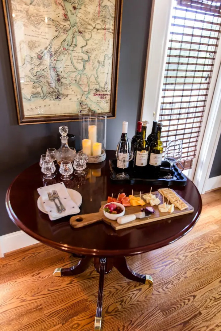 AVA House Bed & Breakfast