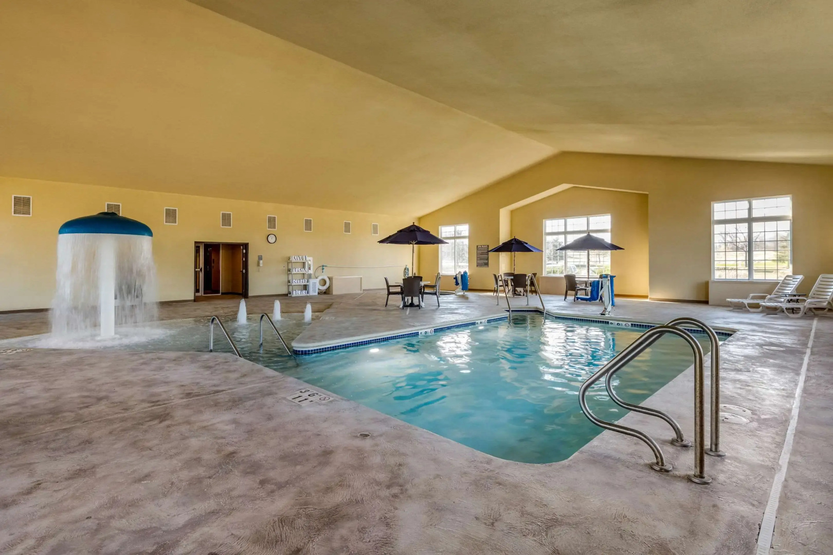 Comfort Suites Cedar Falls
