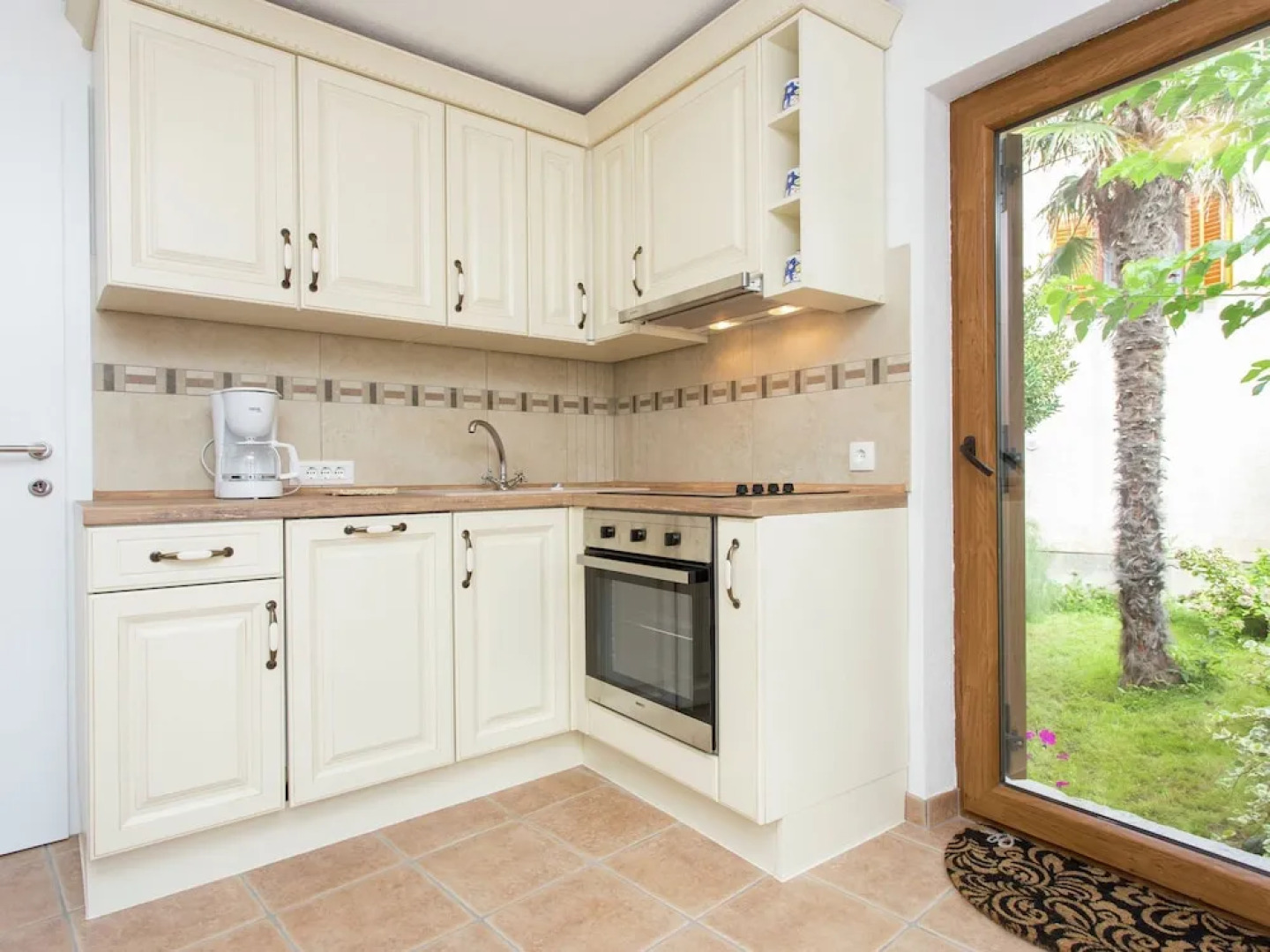 Beautiful Holiday in Krk Town, with Wifi And Roof Terrace, 300 Meters From Beach