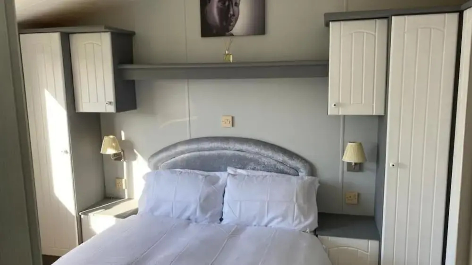 Immaculate 2-bed Static Caravan Near the Lake