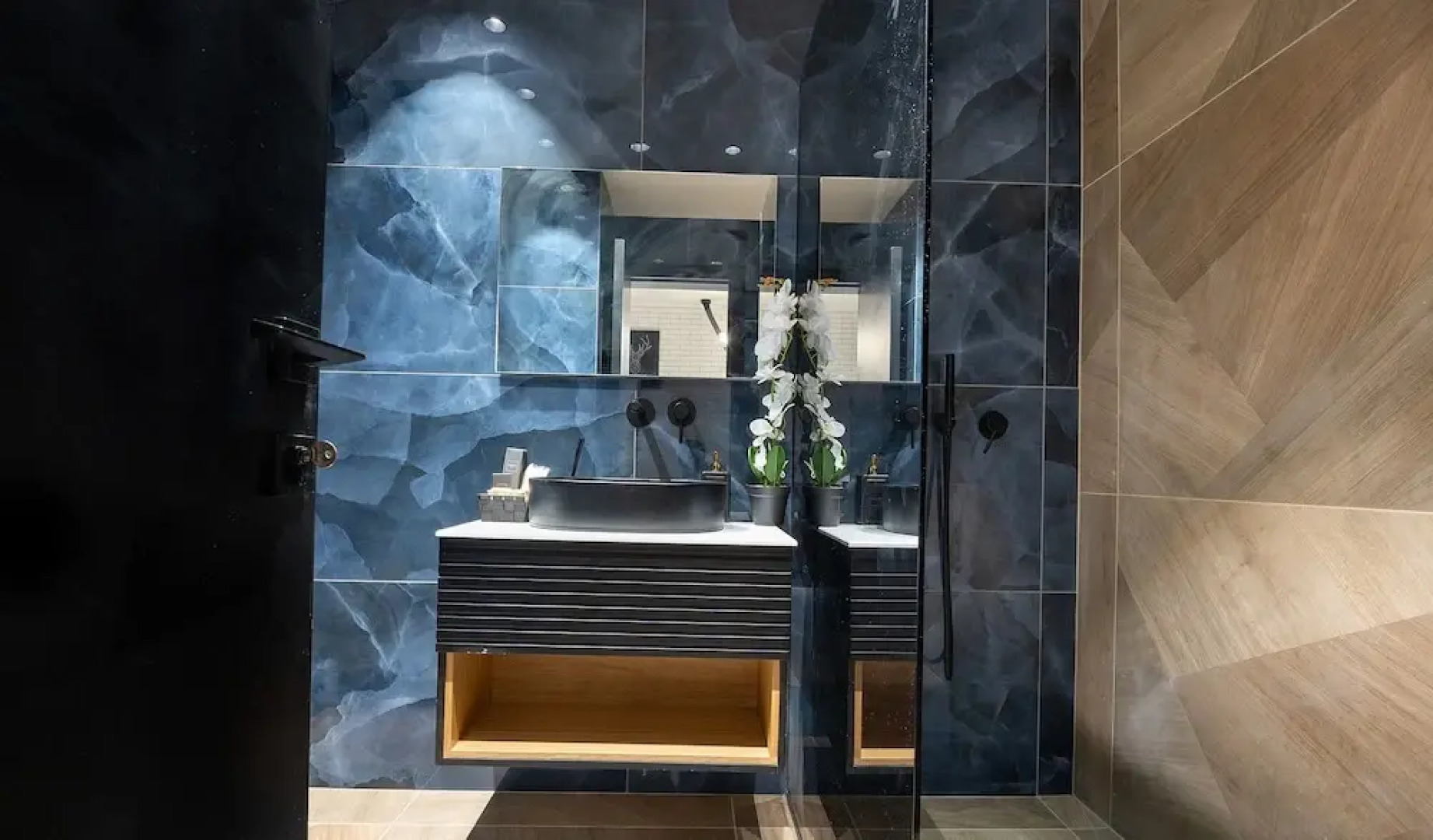 Naomi Boutique Suites