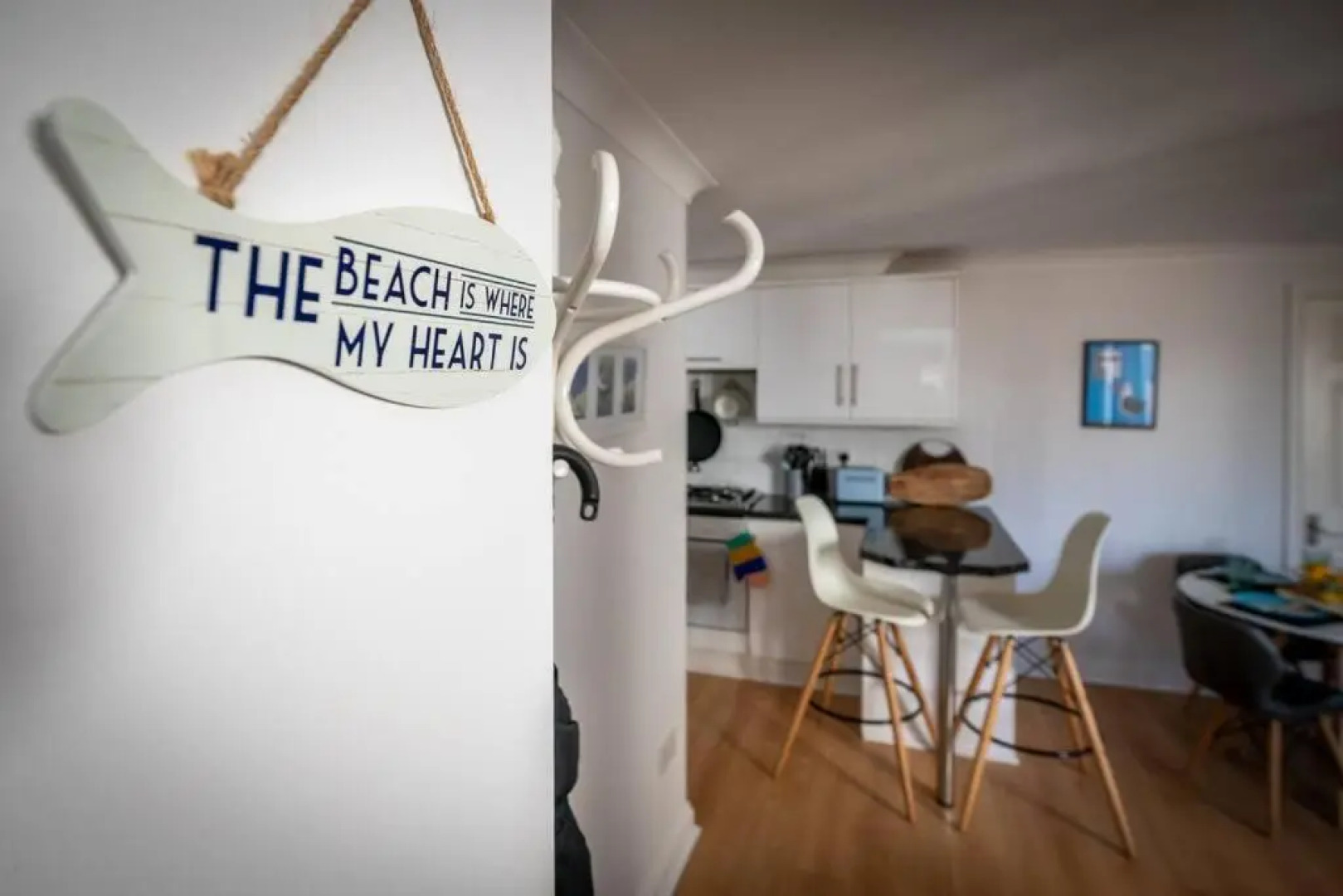 Cosy, nautical 2 bed, 5 mins stroll to Seafront