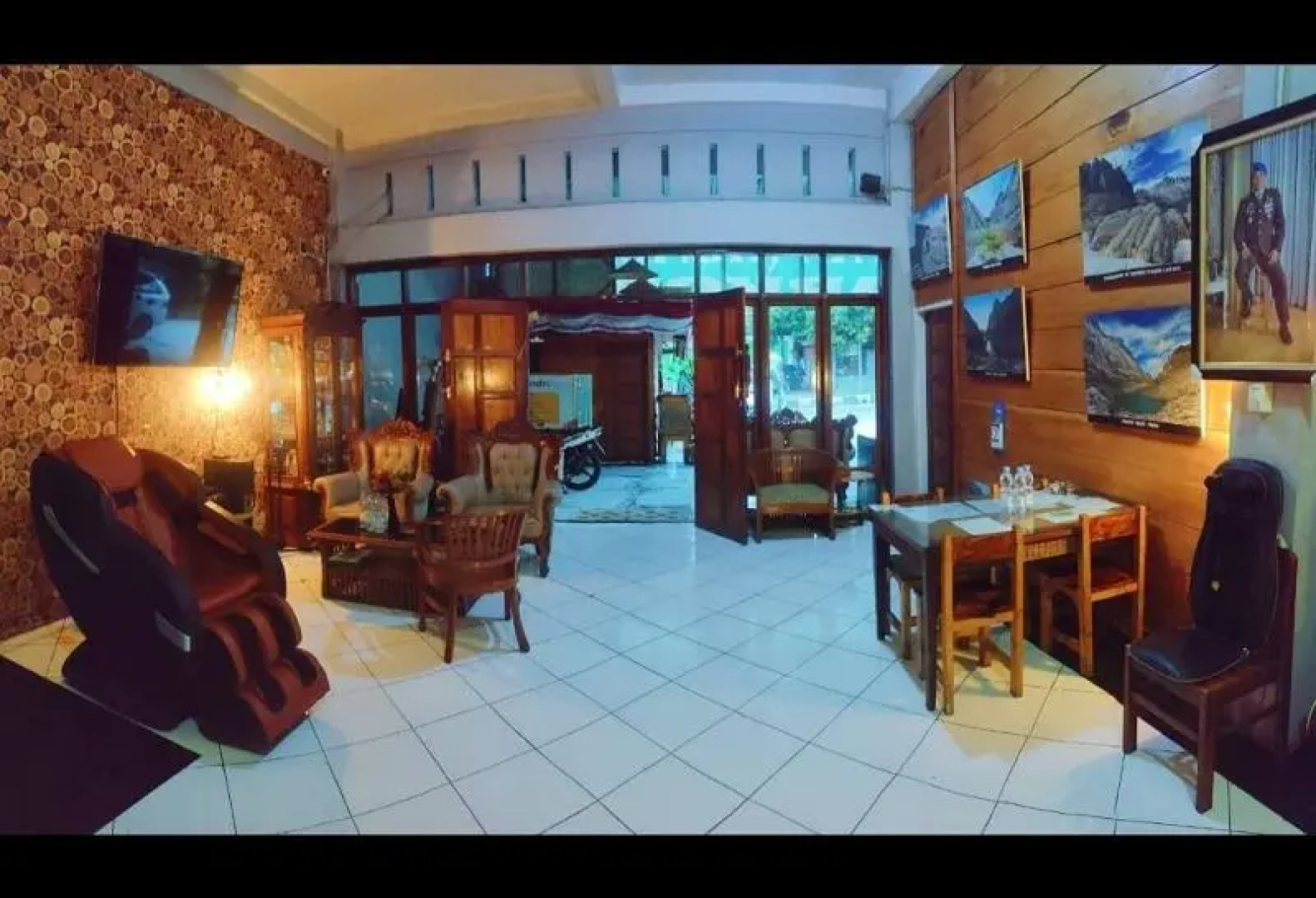 The Carstensz Homestay by ZUZU