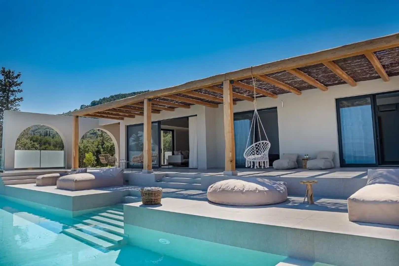 URANOS di GIOIA Villa with magnificent sea view and infinity pool 18x4m