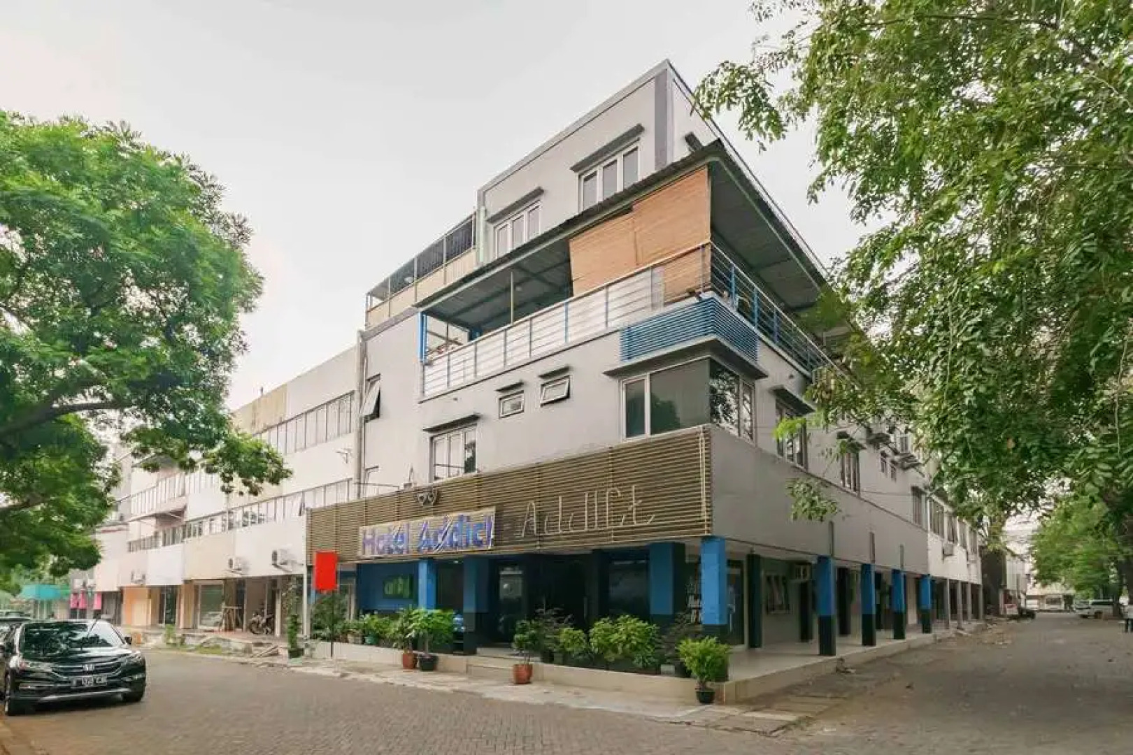 RedDoorz Plus near Lippo Cikarang Mall