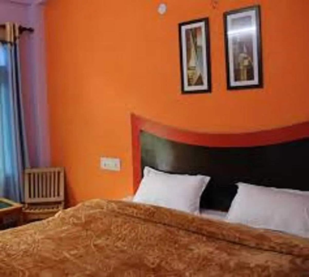 Dev Conifers Cafe & Cottages