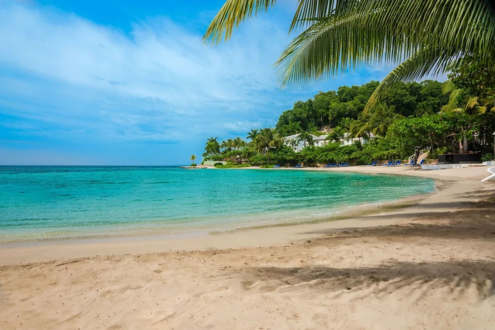 Staffed Round Hill Membership Van/driver 5 Bedroom Villa