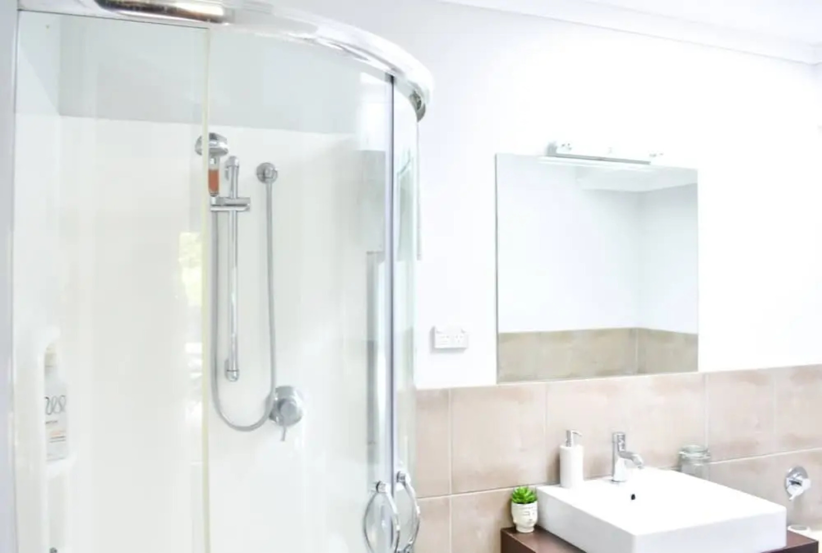 Quaint 2 Bed Family Home in Titirangi