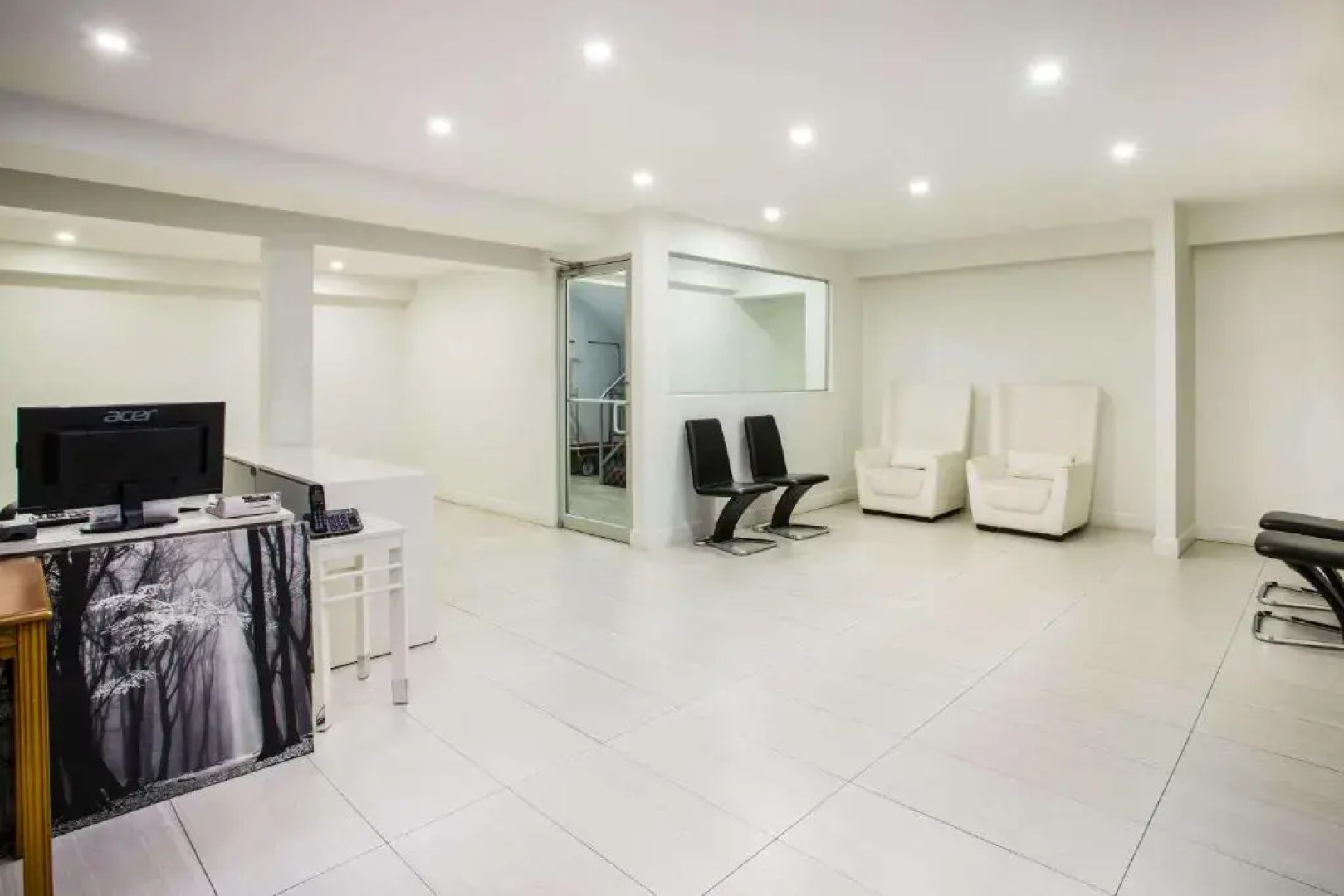 Arya Blu Inn & Suites