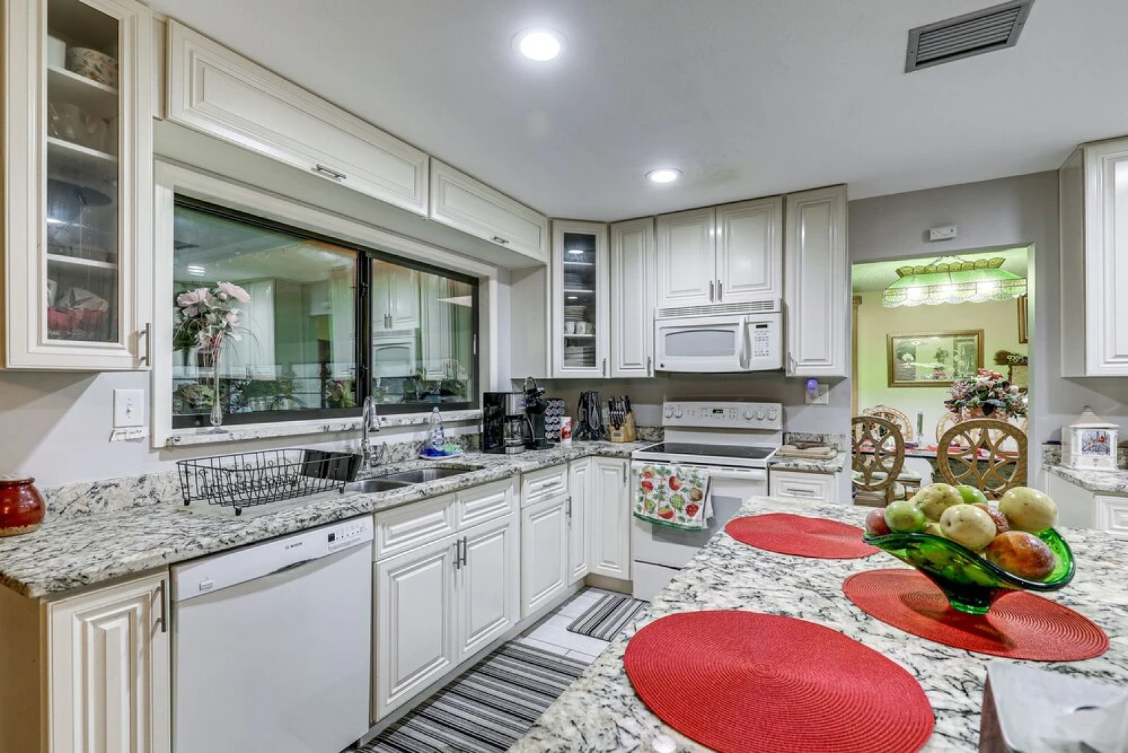 Spacious Brandon Home: 10 Mi to Downtown Tampa!