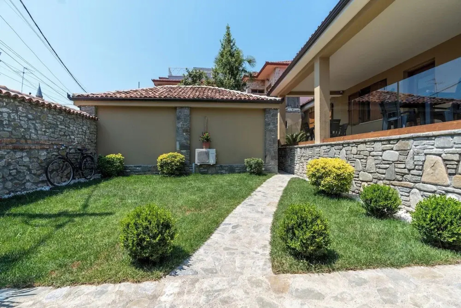 Villa Zoi A Stay to Remember I Guest House in Elbasan Castle