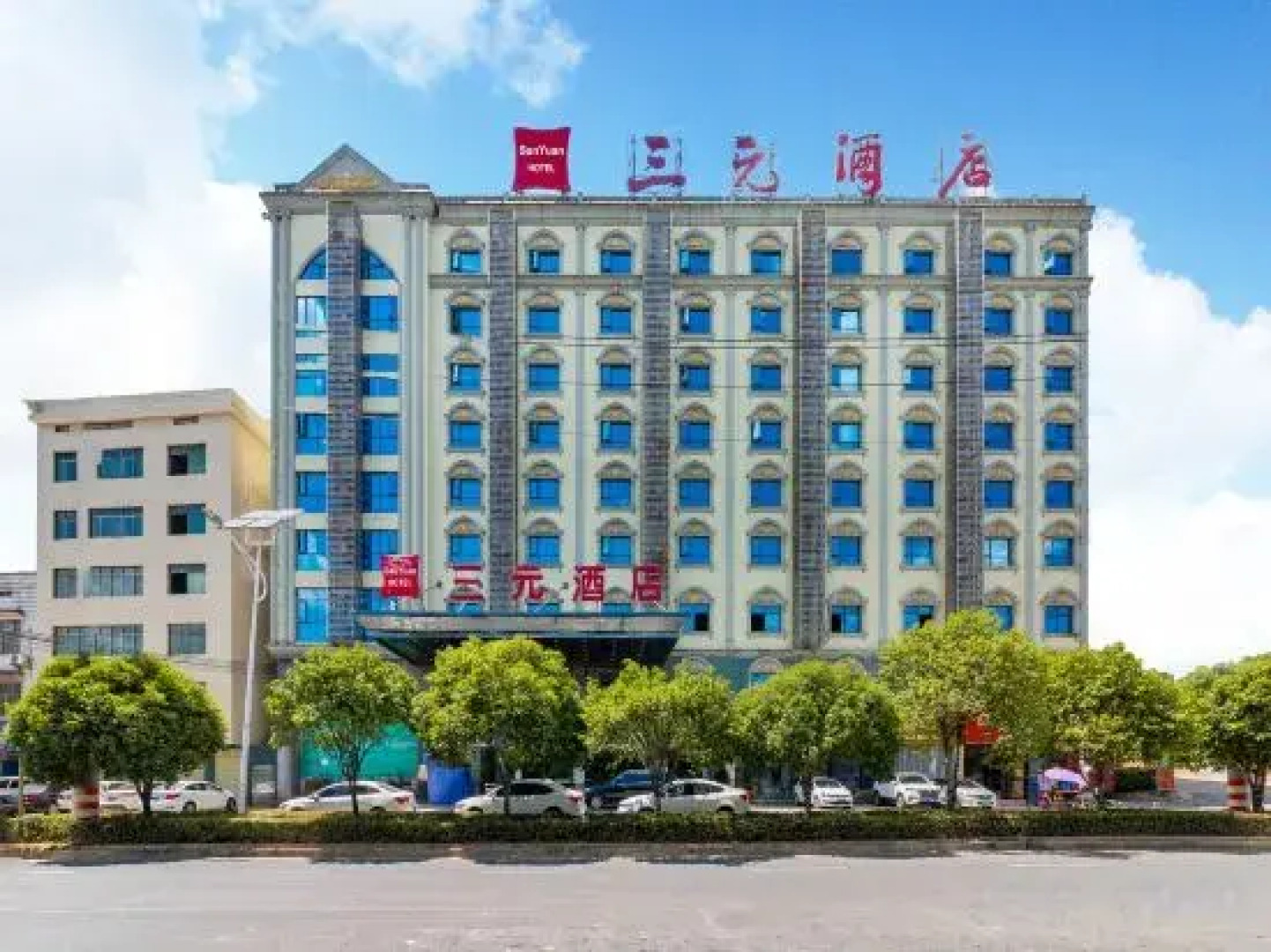 Sanyuan Hotel (Zixing Dongjiang Lake)