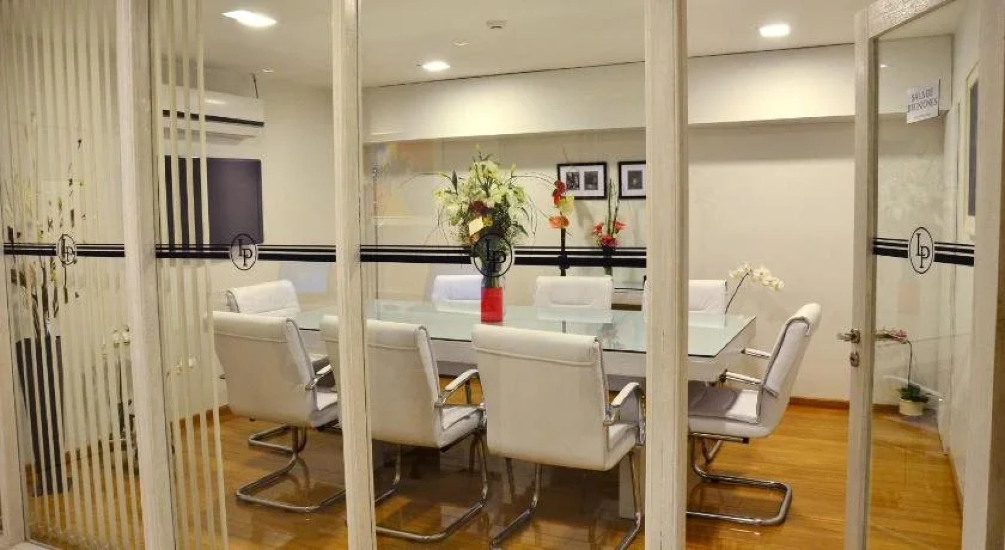 Le Parc Hotel & Suites