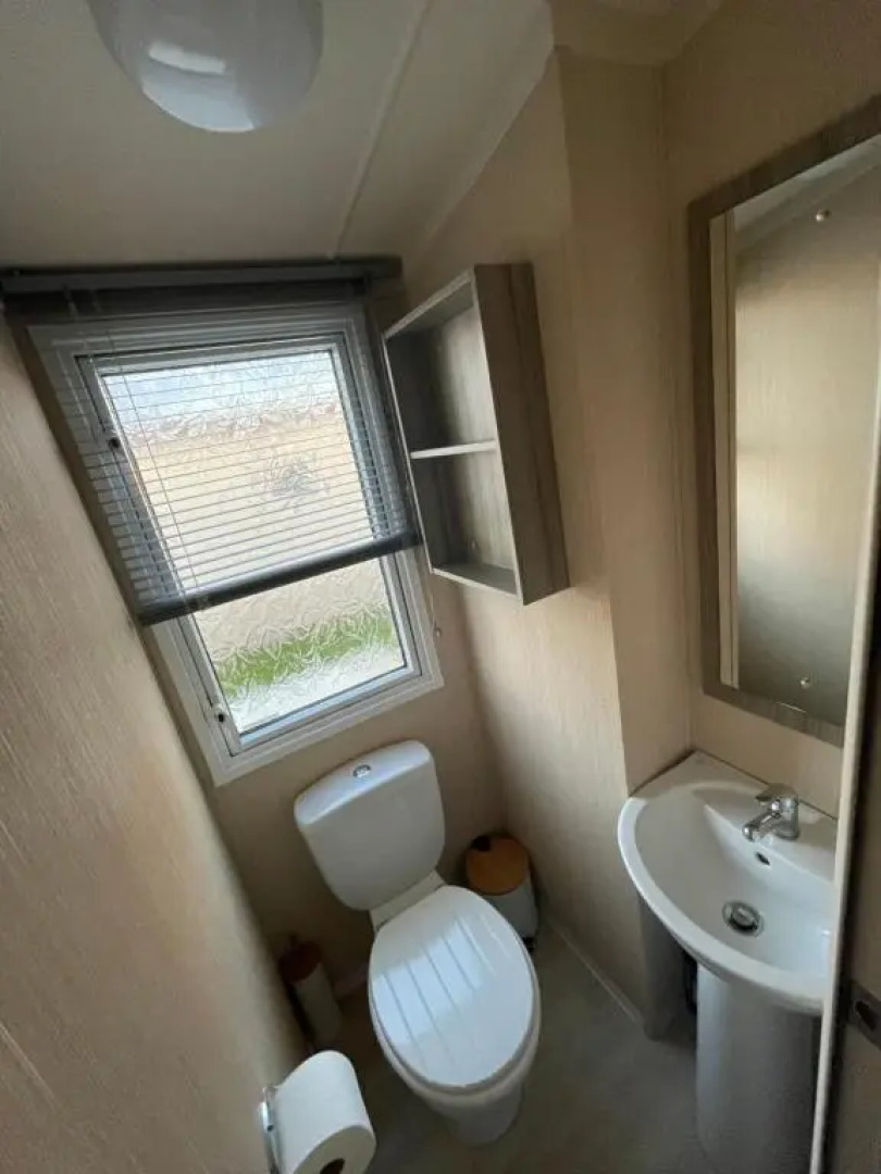 Delightful 6 Berth Holiday Home with Decking Area