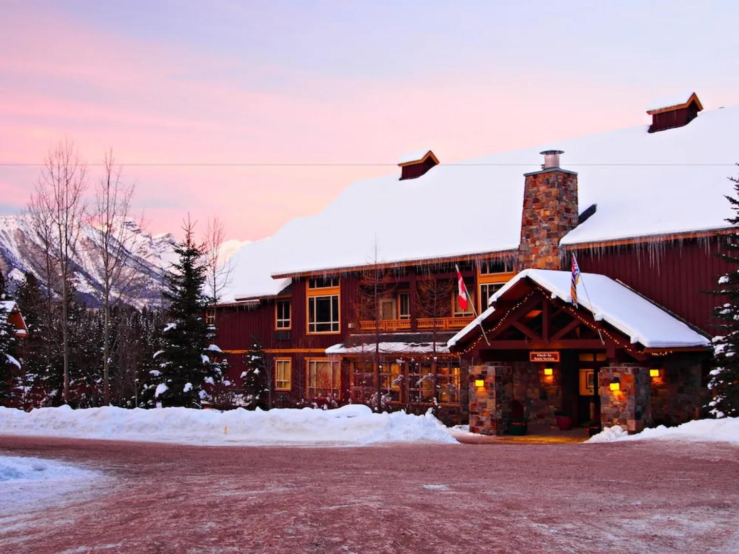Timberline Lodges by Fernie Lodging Co