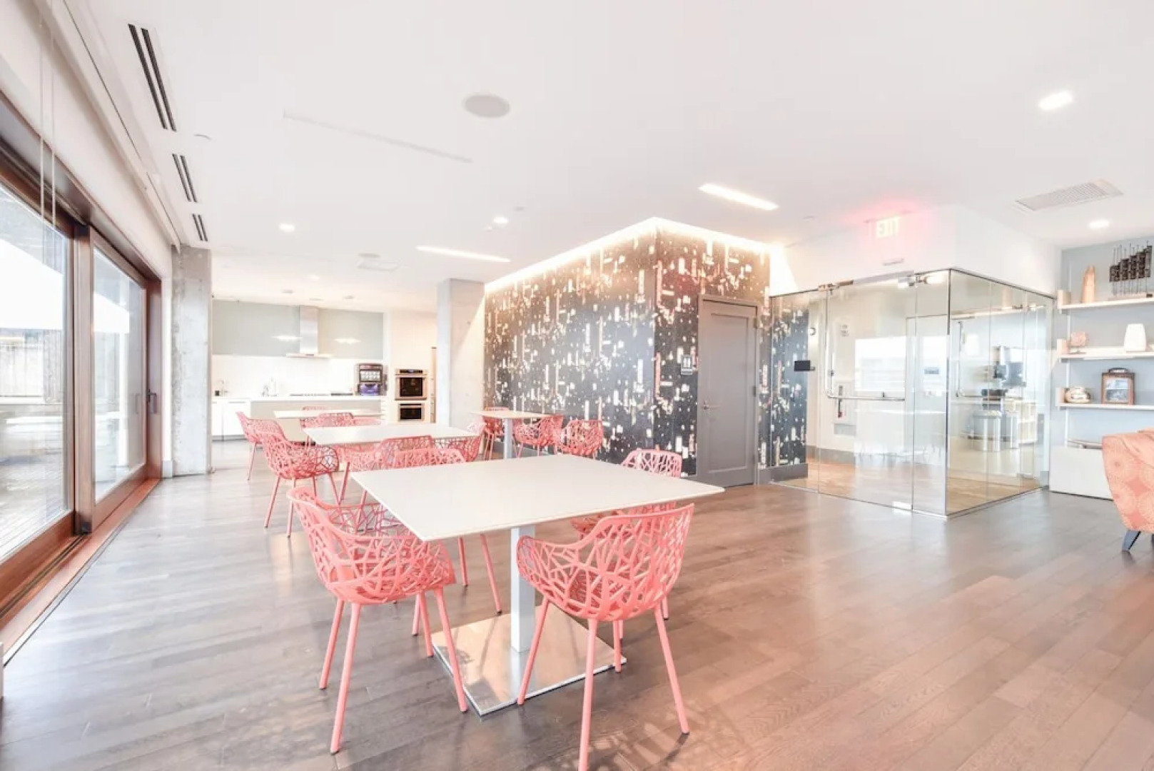 Global Luxury Suites at Seaport