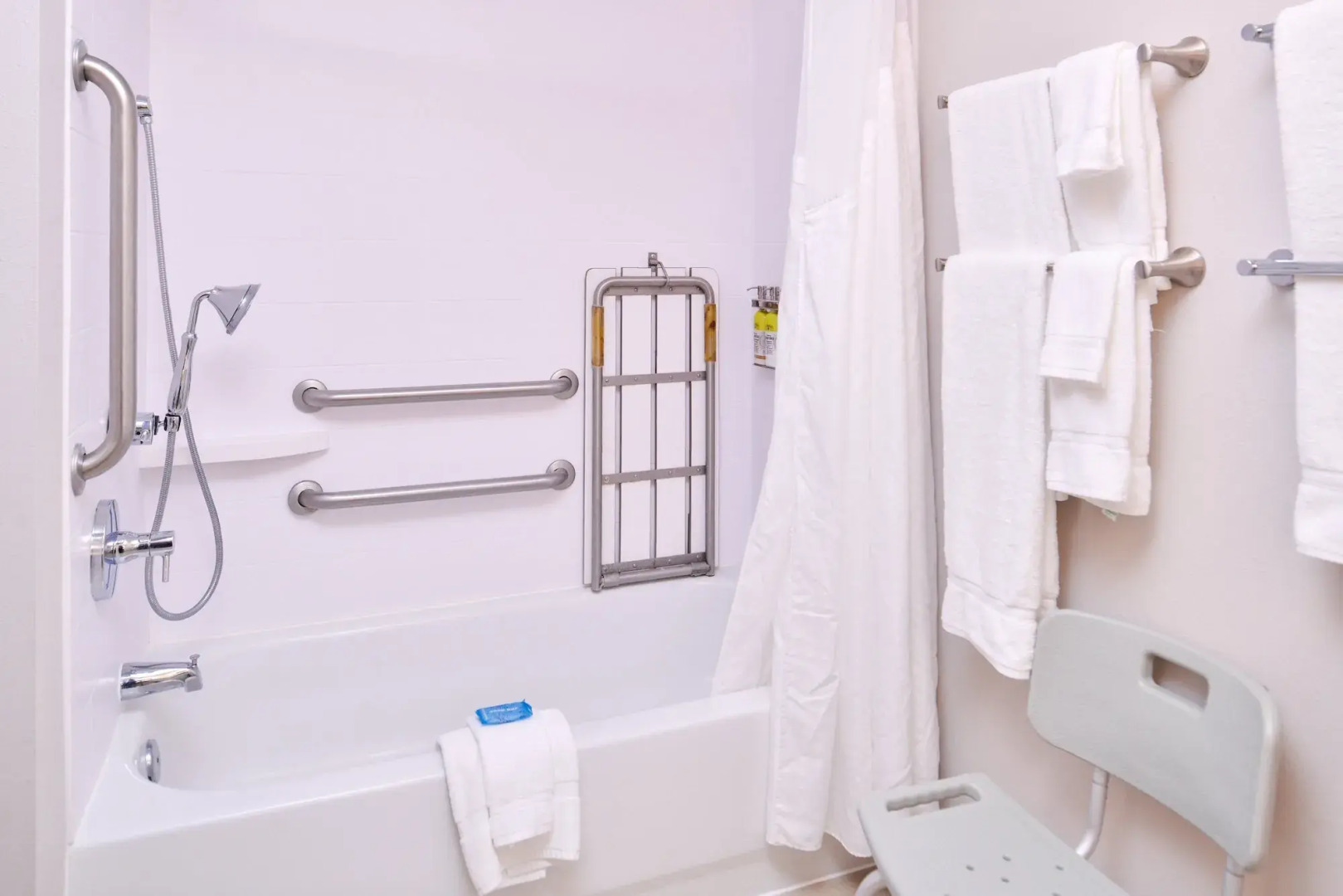 Holiday Inn Express Hotel & Suites Tampa-Anderson Rd/Veteran by IHG