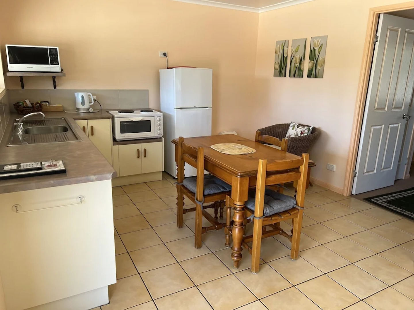 Rubyvale Motel & Holiday Units - An Adults Only Getaway