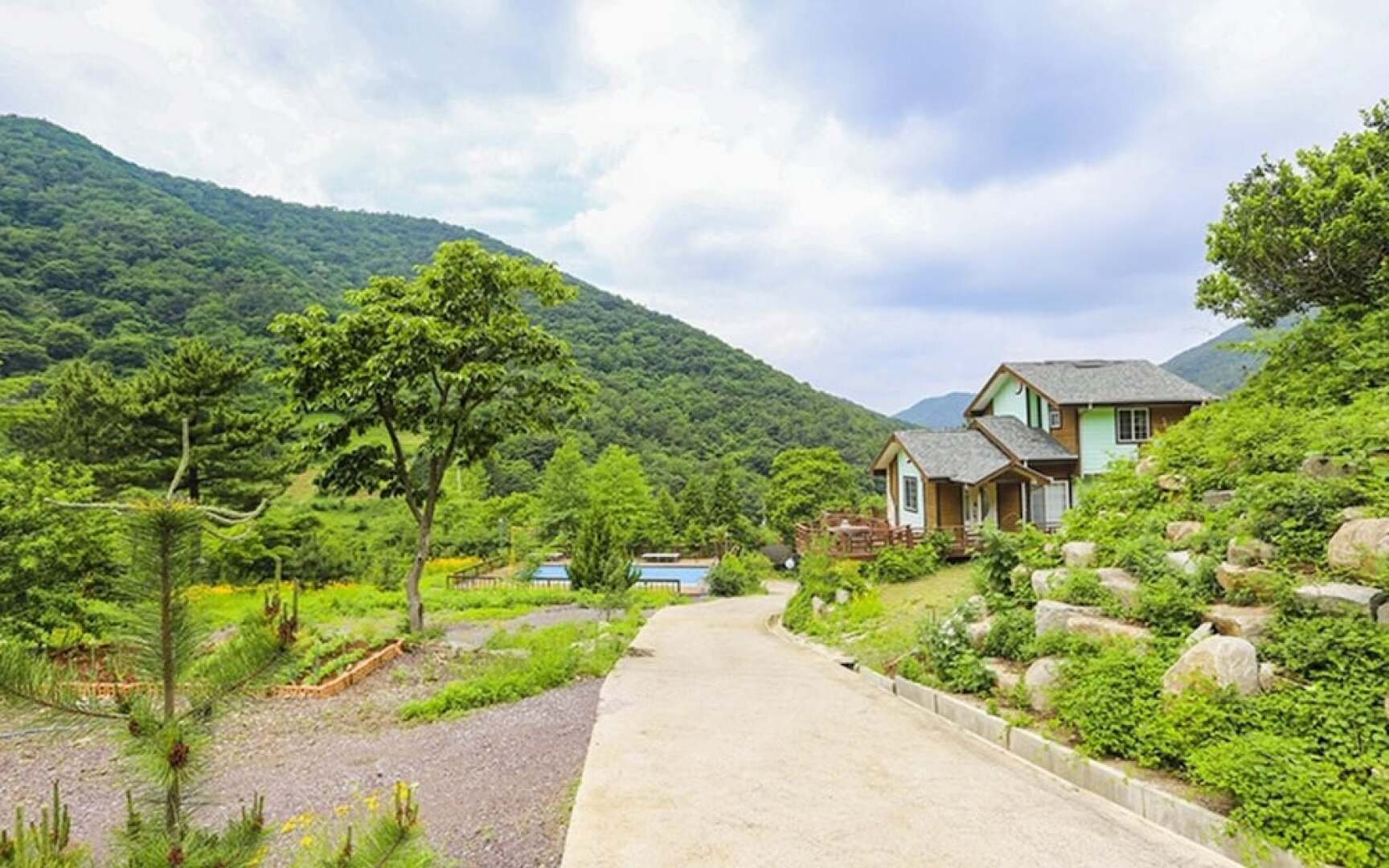 Goseong Gureumwiui Sanchaek Pension