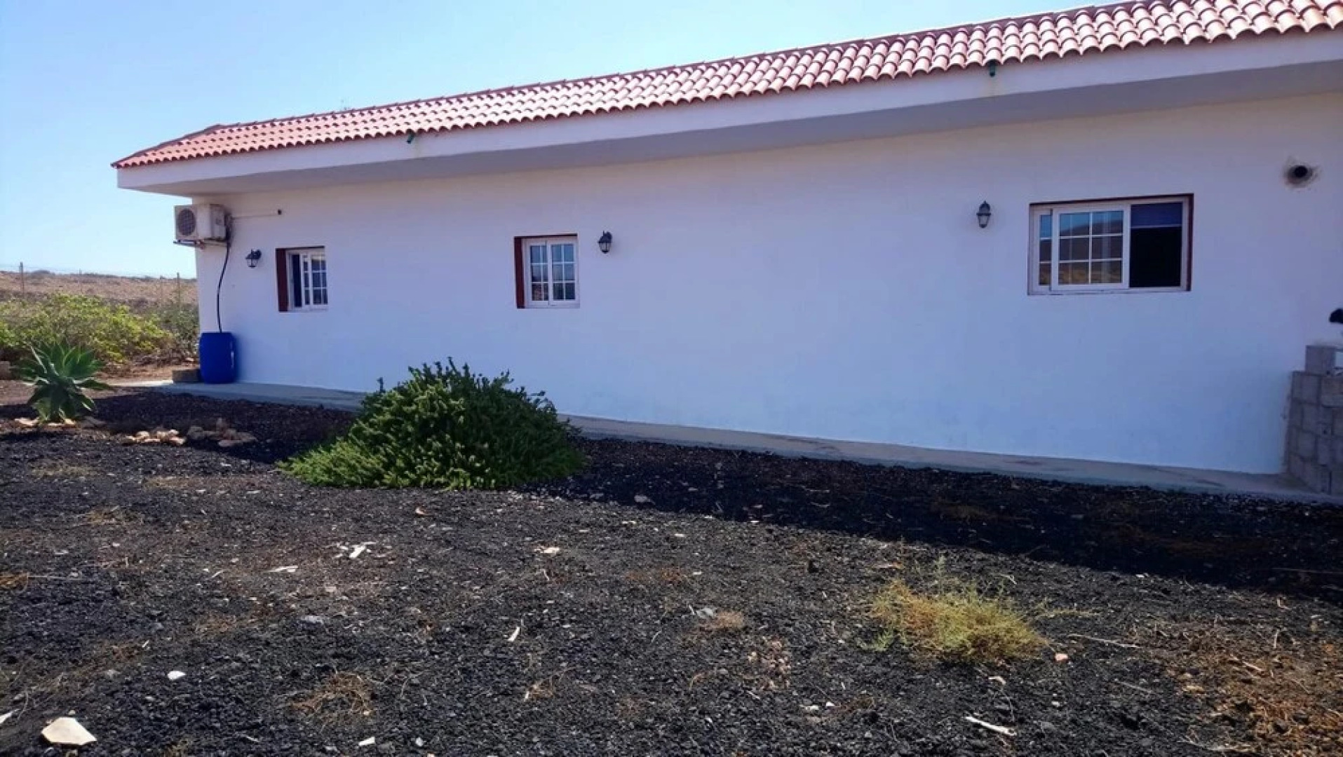 Studio in Tuineje, With Wonderful Mountain View, Enclosed Garden and Wifi