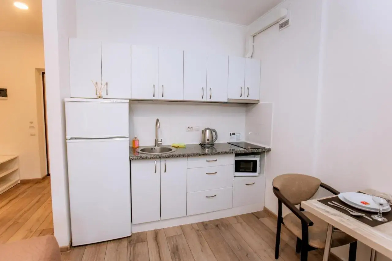 Stone City Apartment in Park Zone