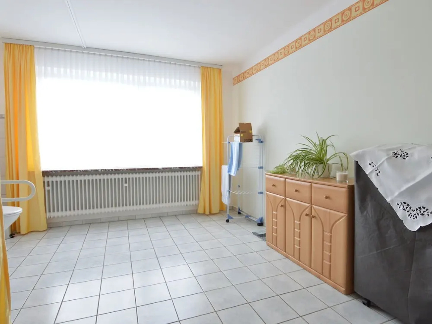 Comfortable Home With Large Sunny Garden In Beautiful Surroundings