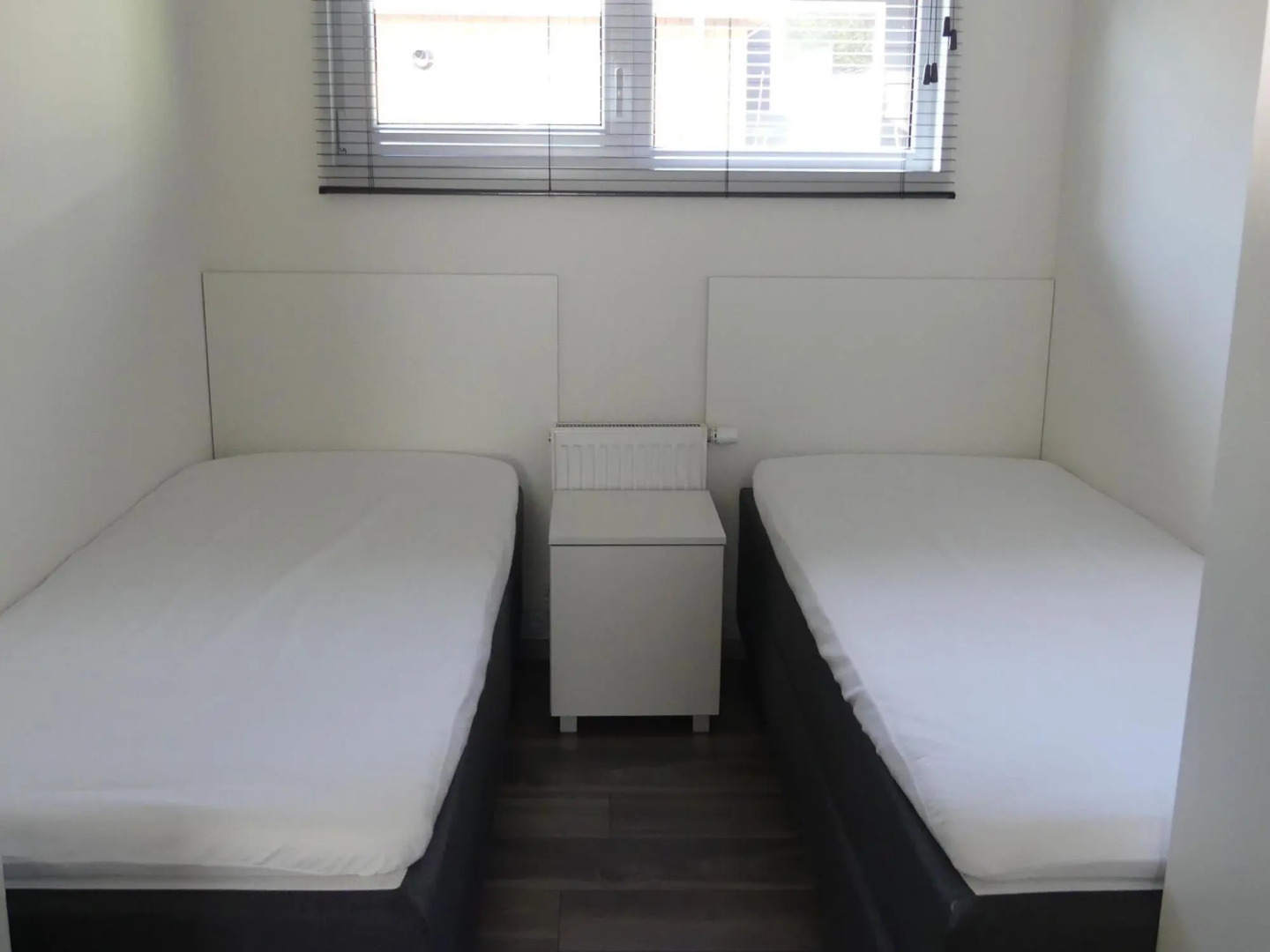 Modern chalet with beautiful garden, located in a holiday park by the forest