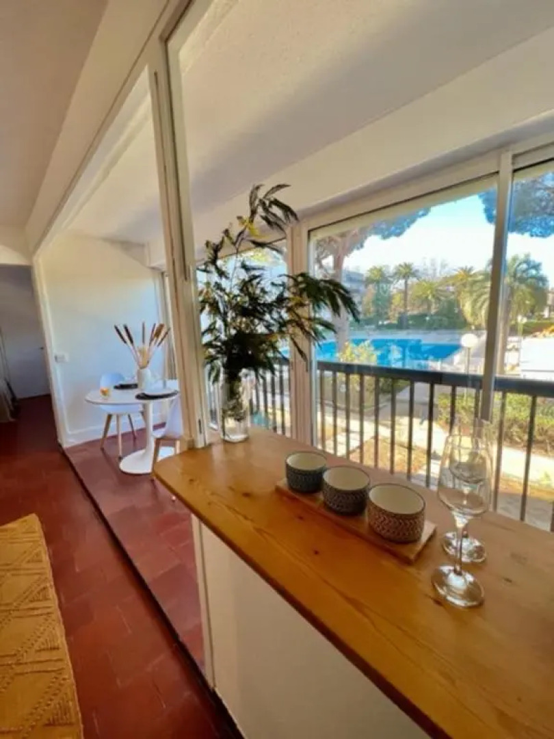 35m with Pool for Couple in Saint Tropez