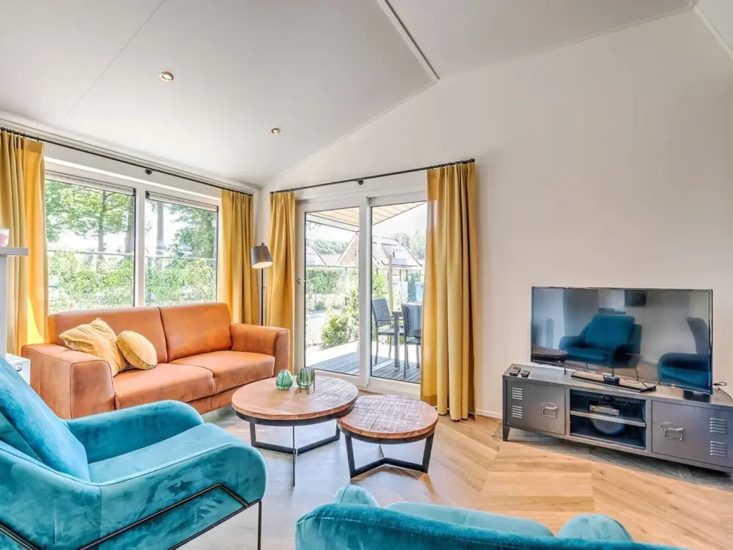 Beautiful Bungalow with Hot Tub in Kaatsheuvel