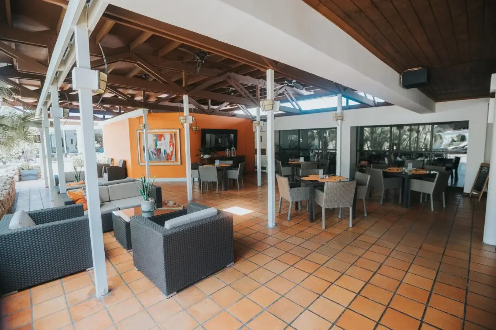 voco Surfside Aruba by IHG