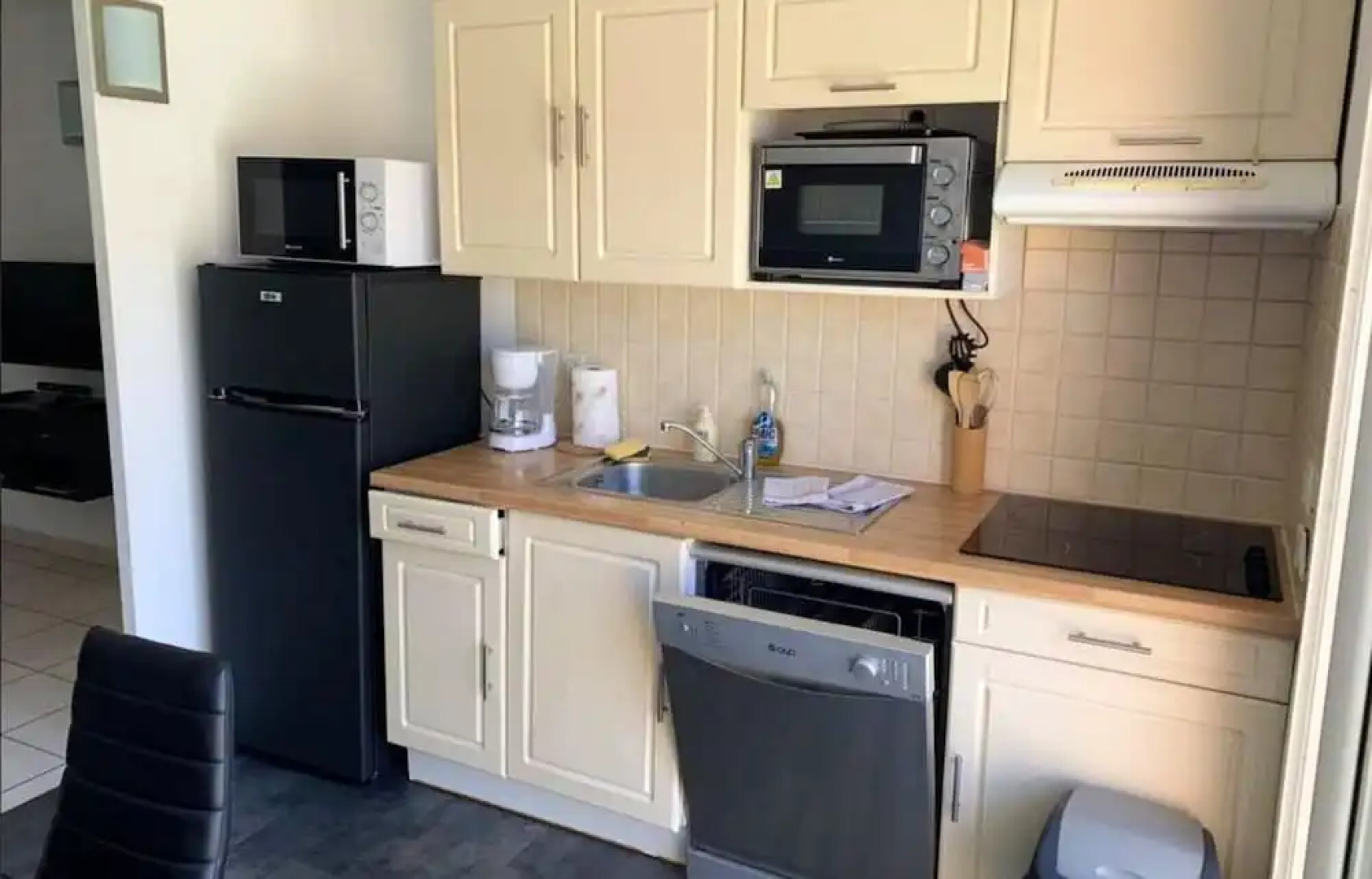 Apartment with 2 Bedrooms in Canet-En-Roussillon, with Wonderful Mountain View And Terrace