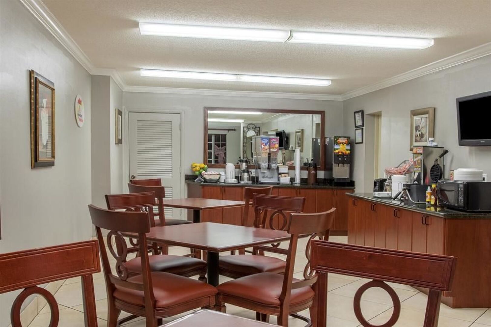 Super 8 By Wyndham Monroe West