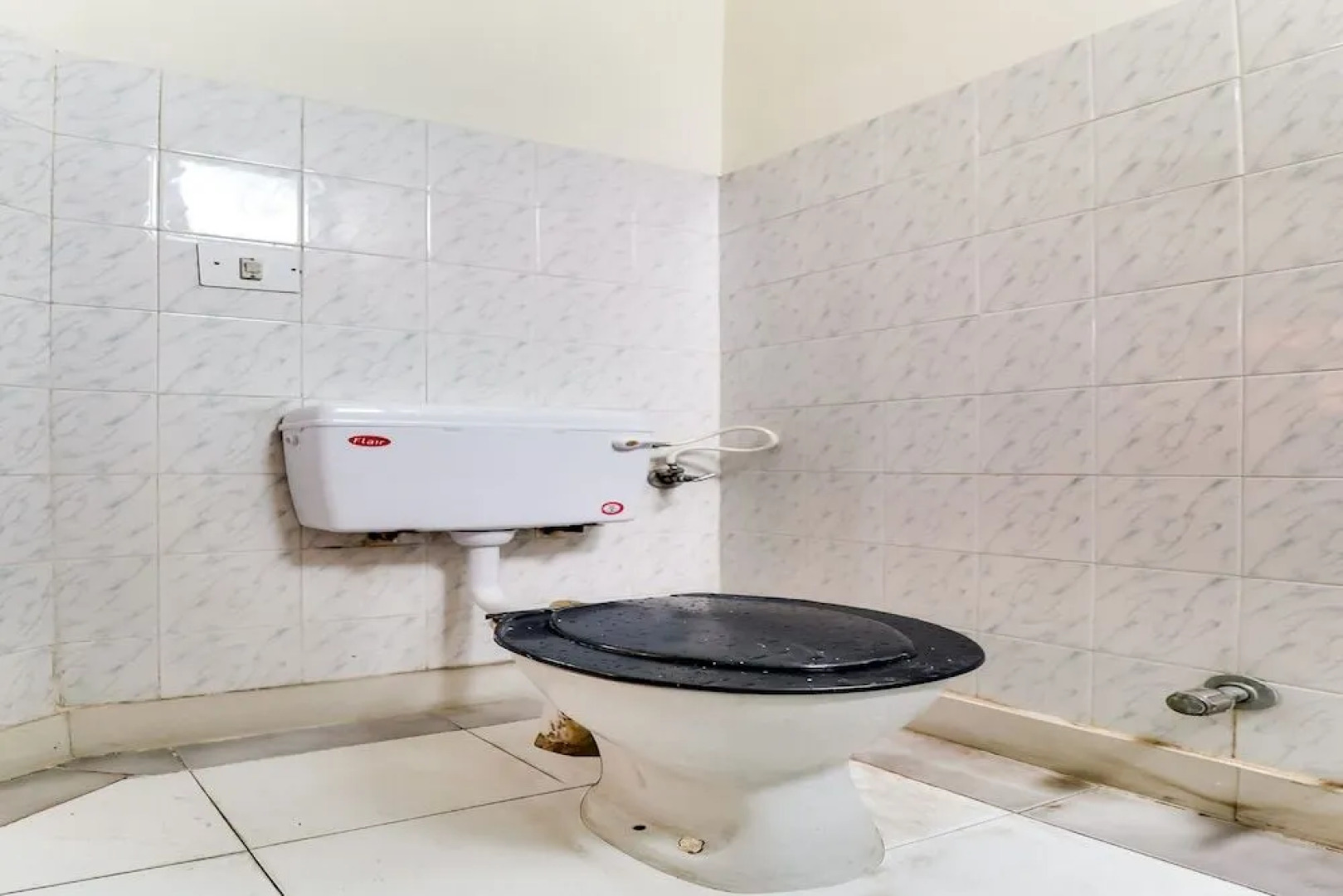 OYO 22105 Hotel Half Moon Inn