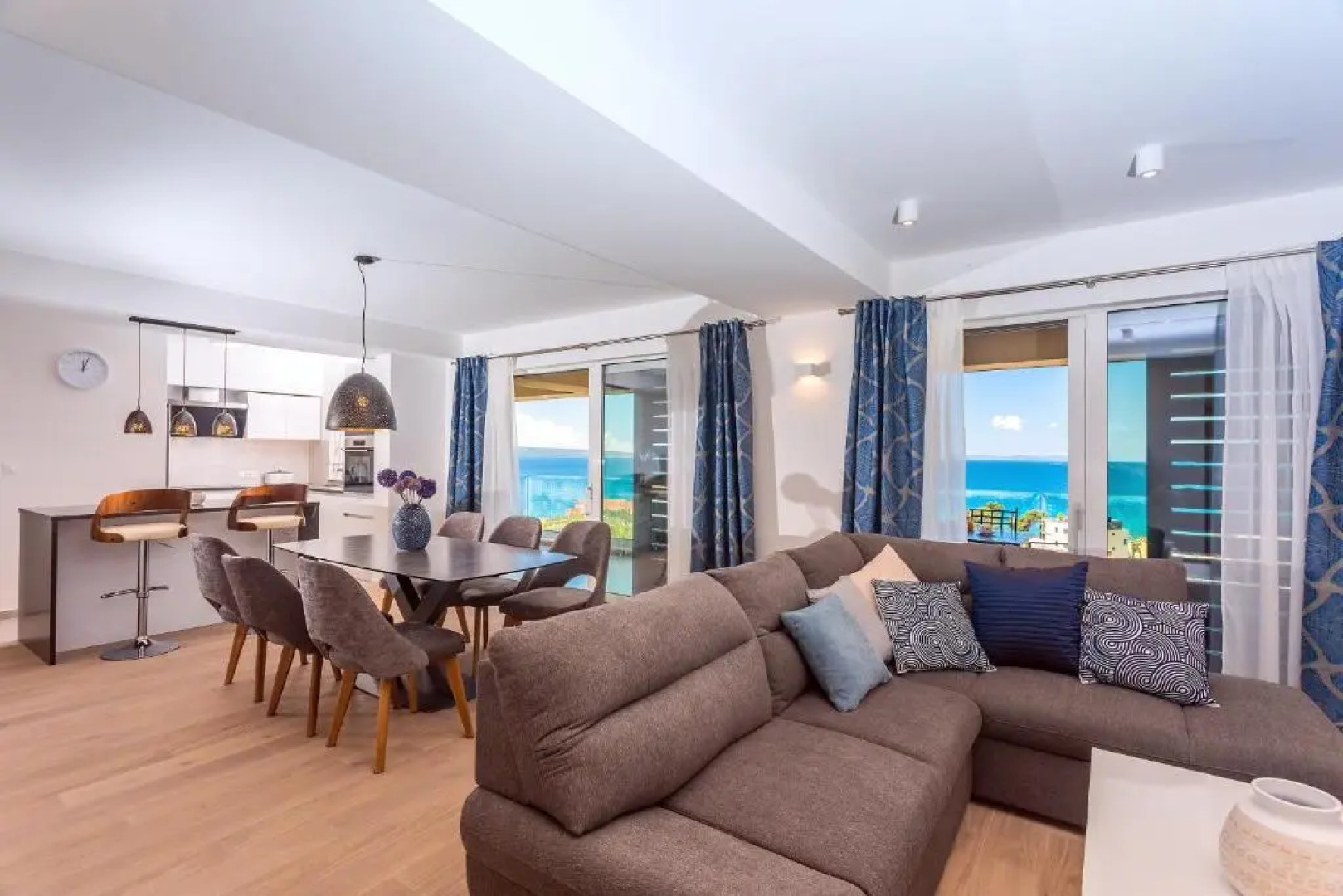 Villa Diva with 7 bedrooms, heated pool, sauna and fun zone, sea views