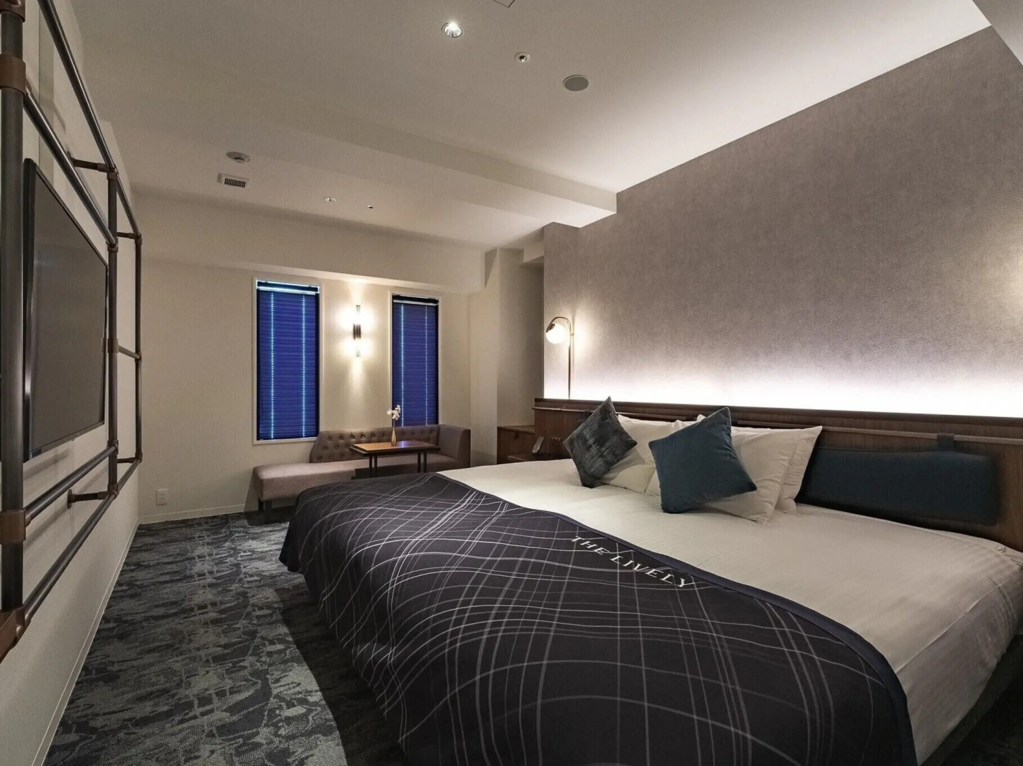 The Lively Osaka Honmachi