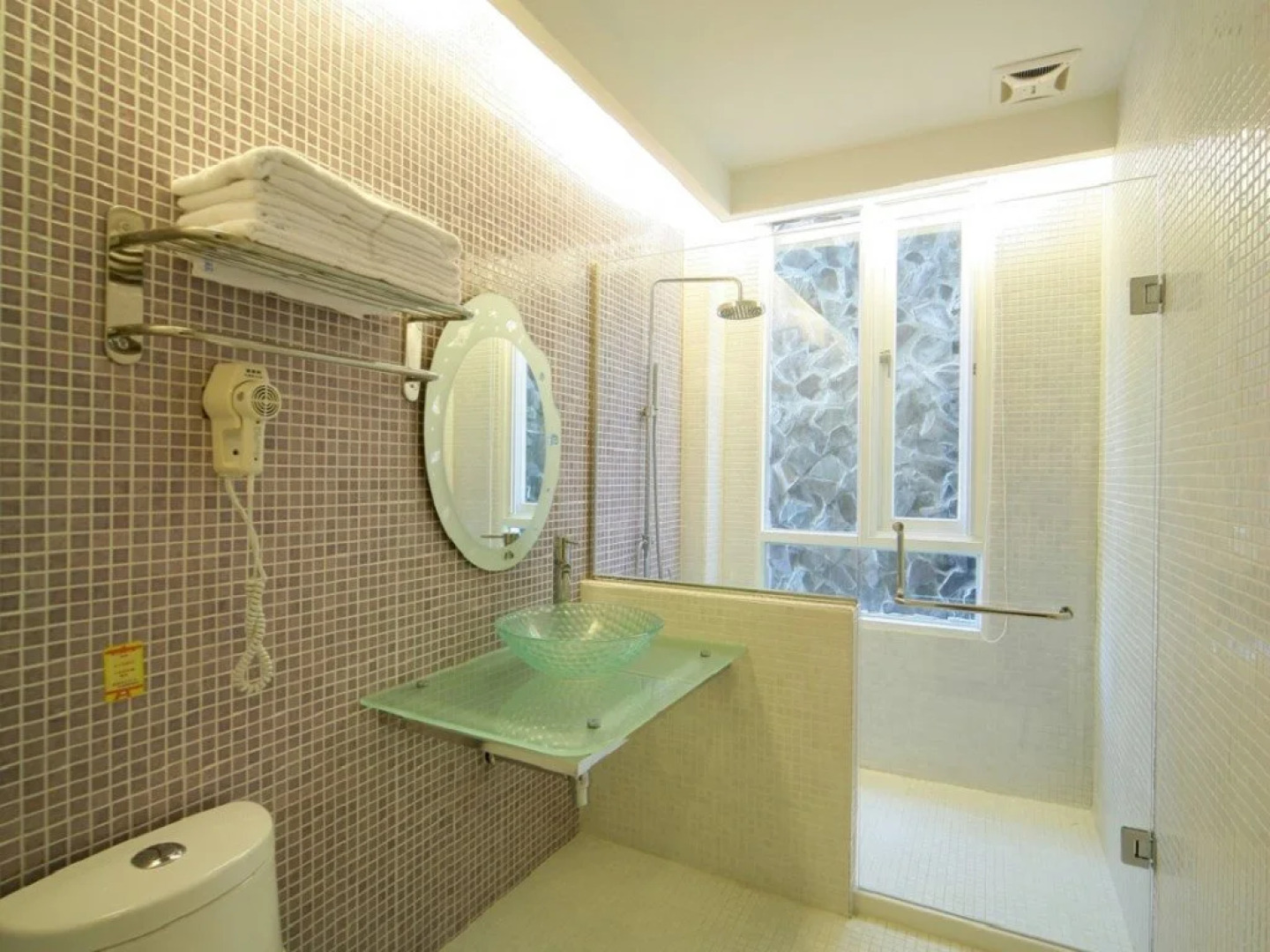 Sun Moon Lake Crystal B & B