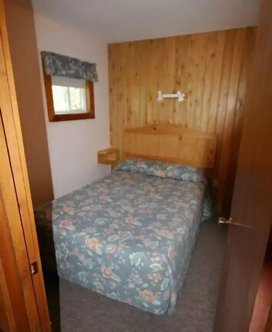 Spectacle Lake Lodge