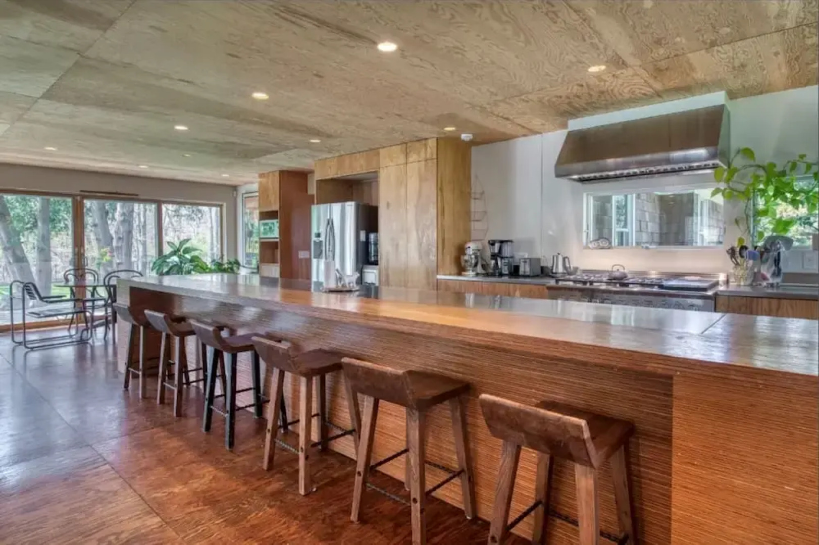 Spacious 5-br 4-bath Pool in East Hamptons