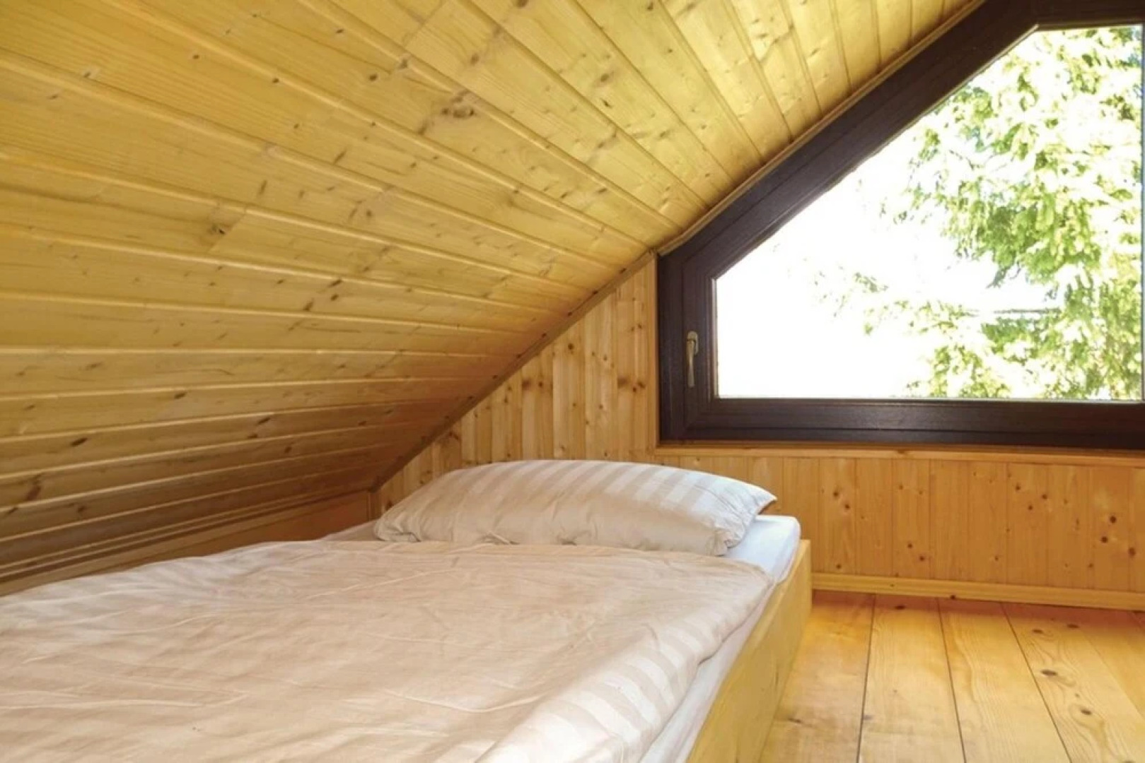 Family Friendly Kra Evec Lodge