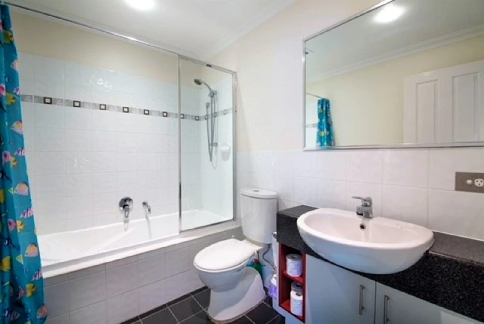 Spacious Apartment with Sea Views