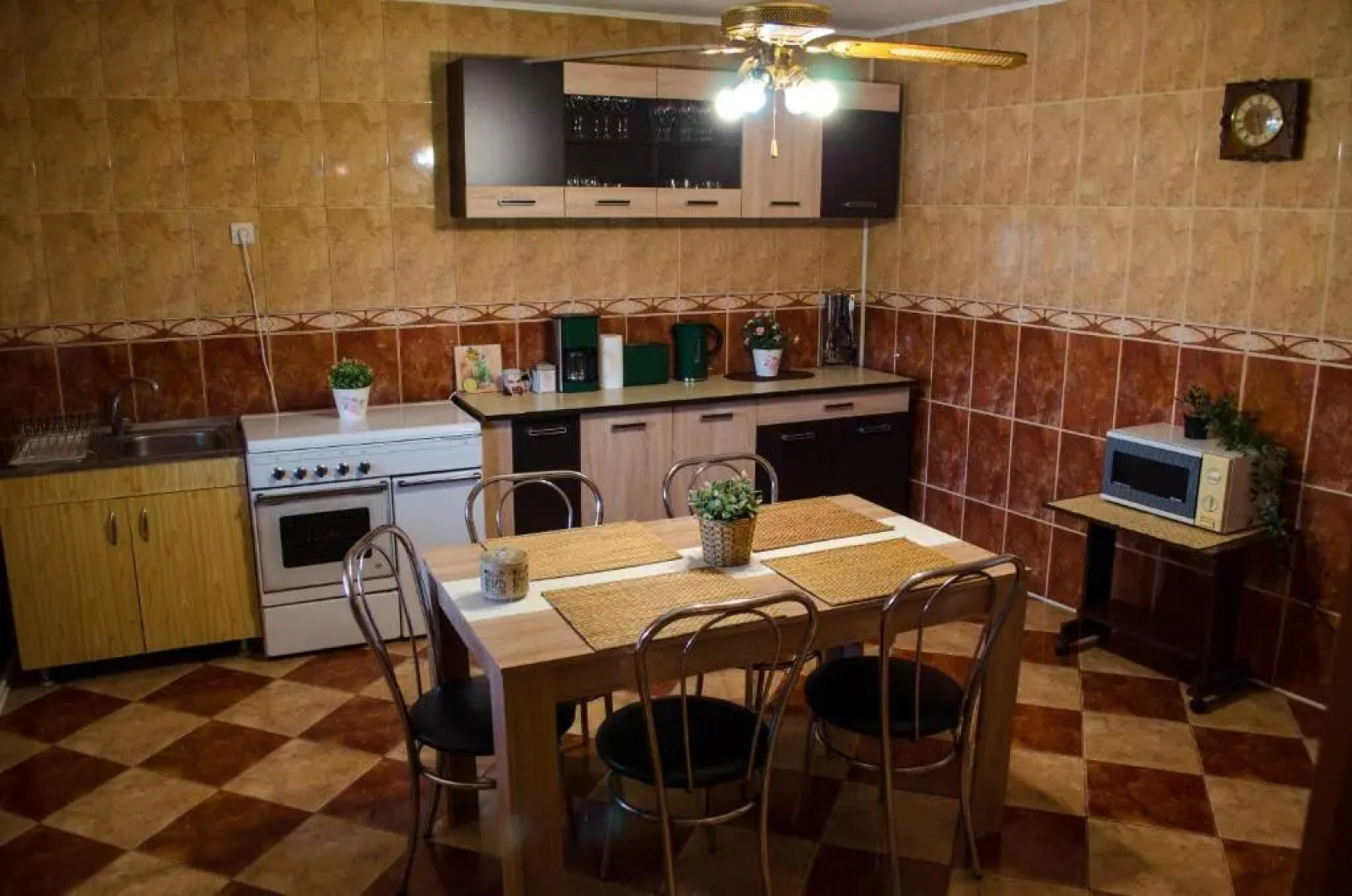 Collosal Apartment with Garden