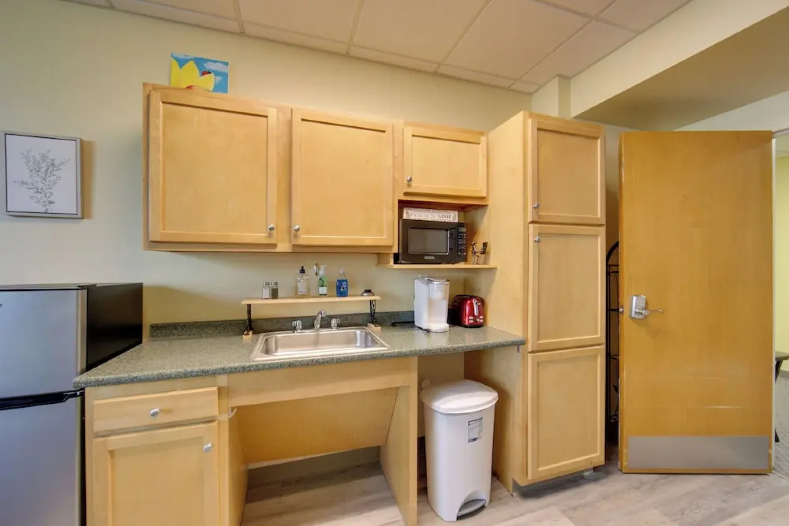 20 Mi to Dtwn Pittsburgh: Pet-friendly Apartment
