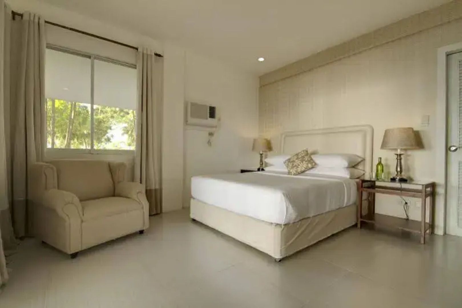 Sta. Monica Beach Club