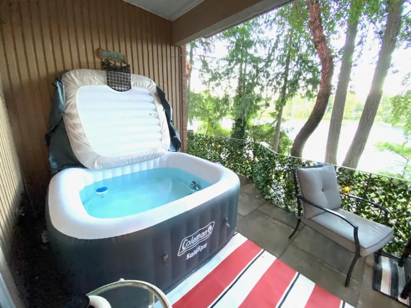 Willow Suite Lakeside Retreat