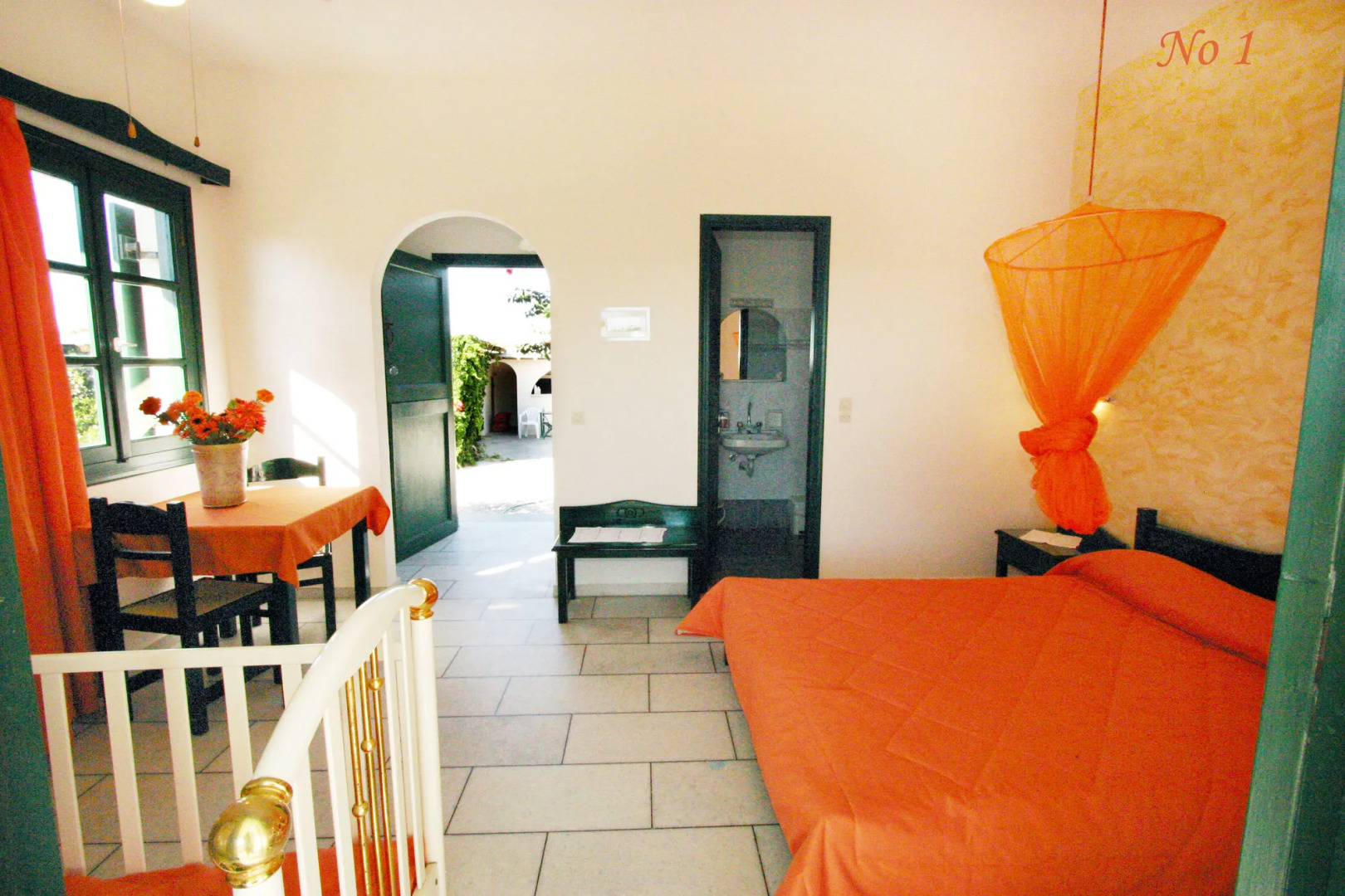 Studios Vrettos Beachfront Hotel