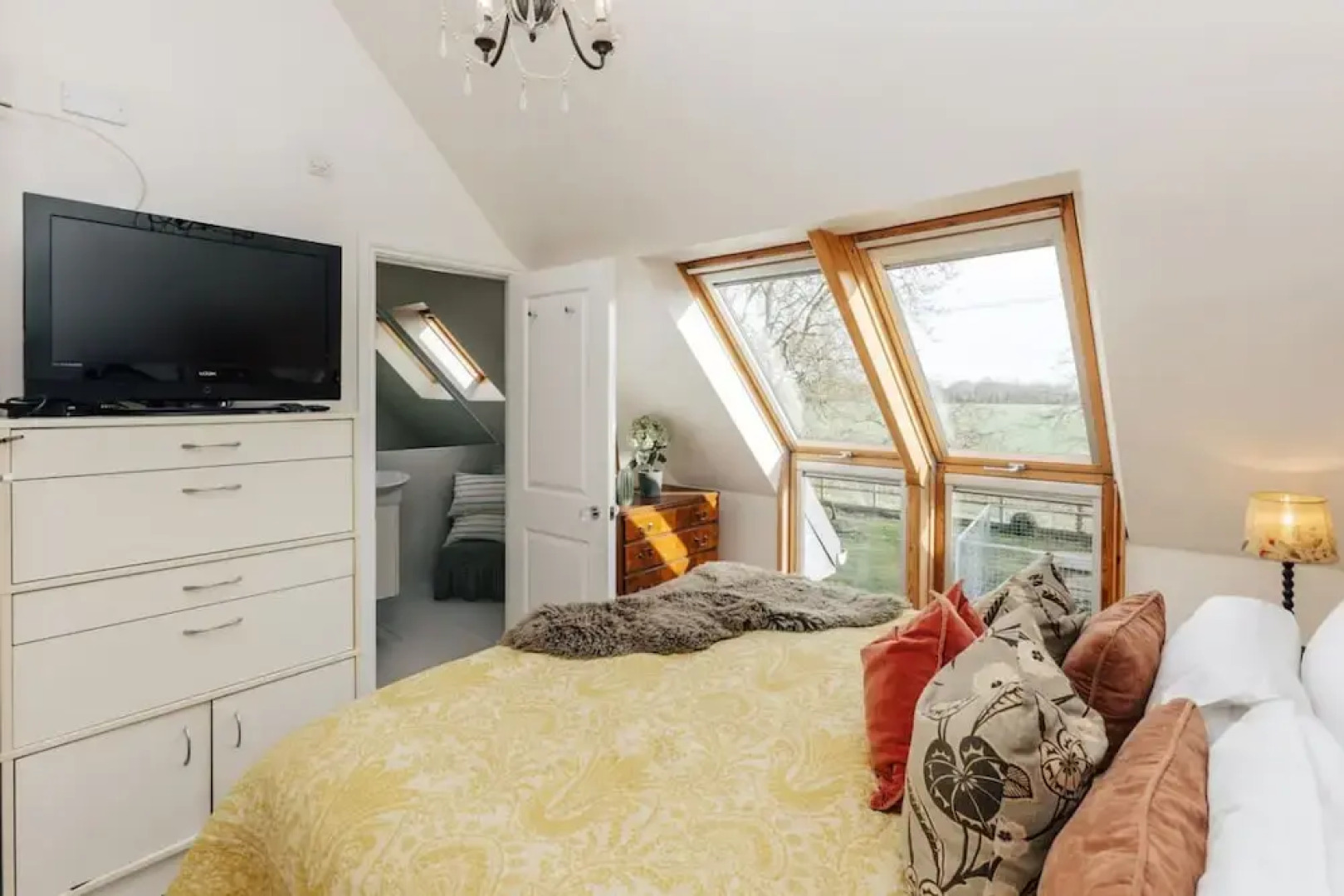 Vintage Chic Coach House