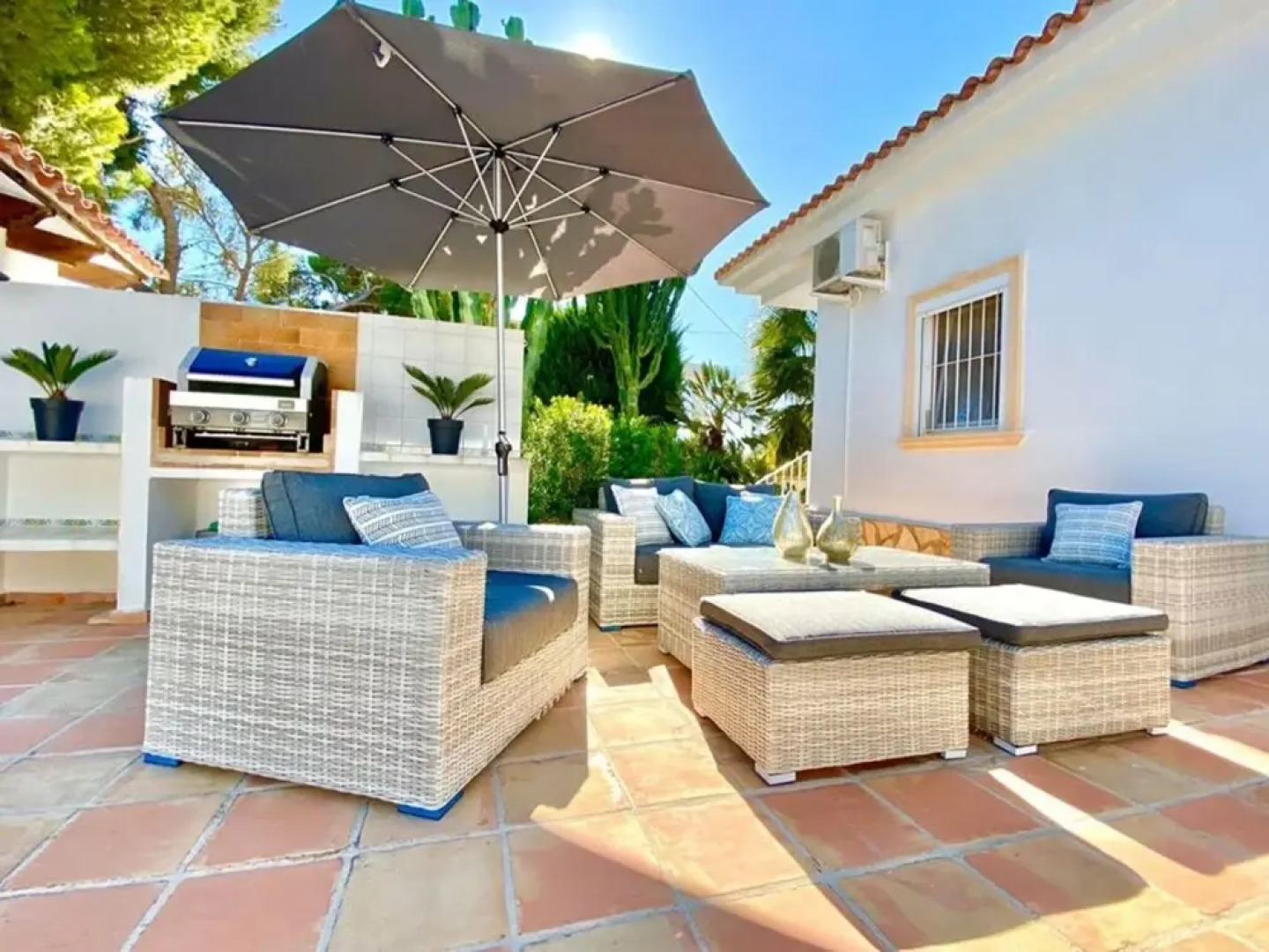 Charming Villa With Private Swimming Pool Near the Sea