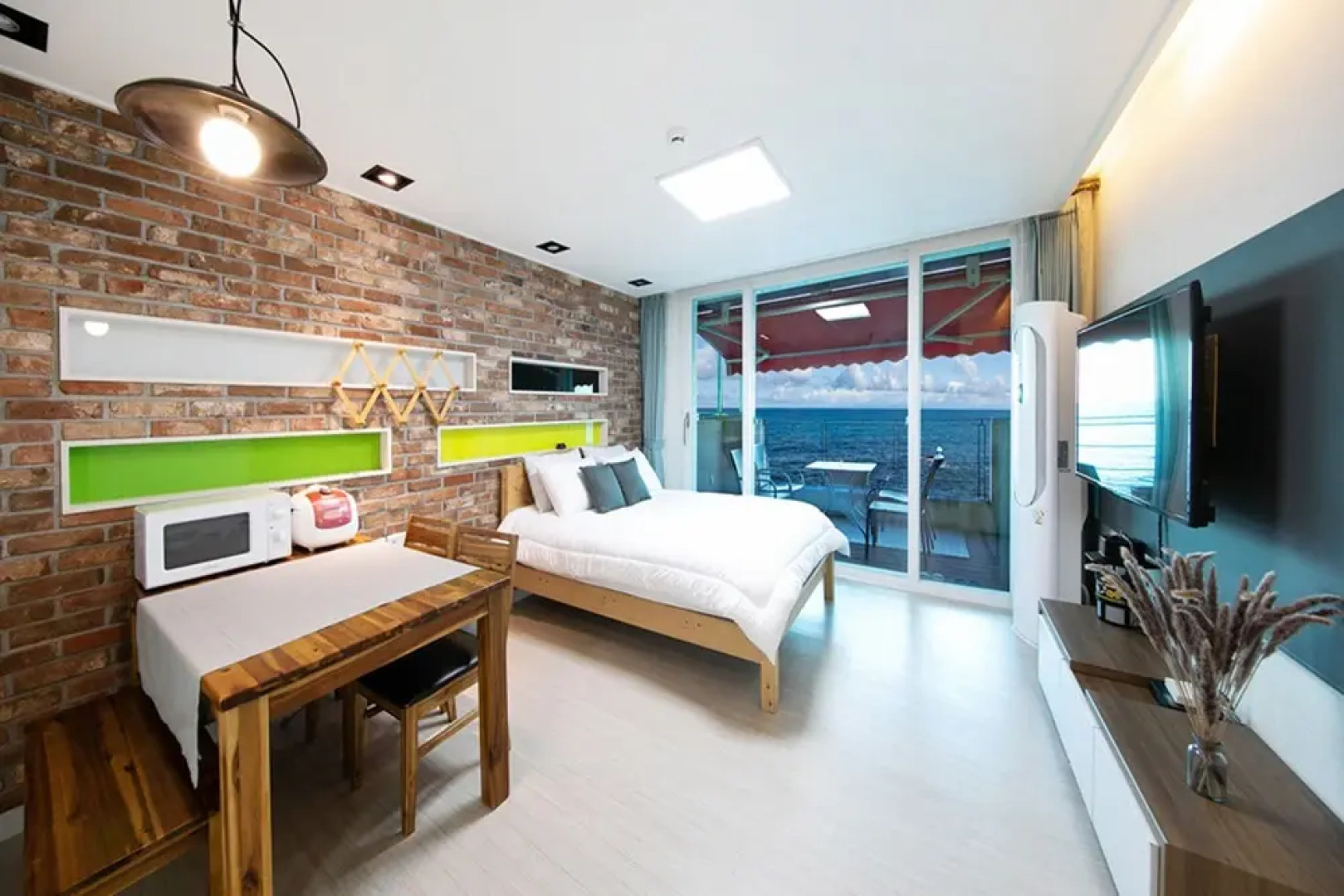 Pohang Couple Stone Pension